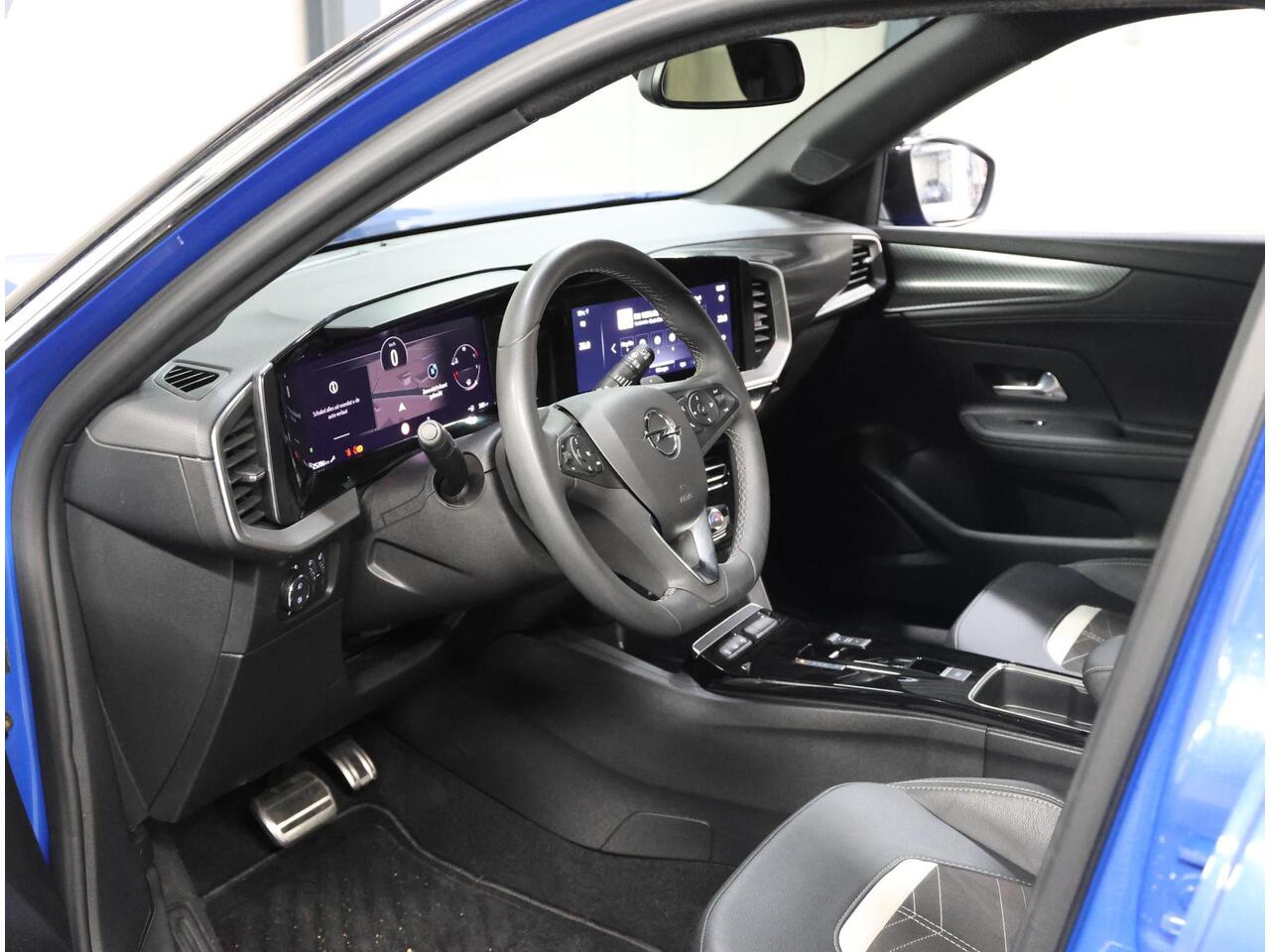 Opel MOKKA 1.2 Turbo Ultimate 130PK Automaat | 1ste eigenaar | Navigatie | Climate Control | Adaptieve Cruise Control | Achteruitrijcamera | Massage stoelen voor | Alcantara Bekleding | Keyless Entry/Start | Dodehoek Detectie | LED koplampen | Lichtmetalen Velgen 18