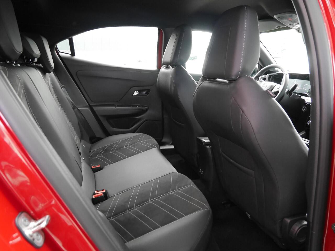 Opel MOKKA 1.2 Turbo Ultimate | Automaat | Navigatie | Climate control | Alcantara bekleding | Massage stoel | 18 inch lichtmetalen velgen | Parkeersensoren voor en achter | Achteruitrijcamera | Keyless entry & start