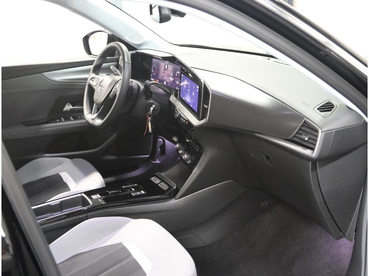 Opel MOKKA 1.2 130PK Turbo Level 3 | AppleCarplay/AndroidAuto | Achteruitrijcamera | Cruise Control | Armsteun | Climate Control | Navigatie | FULL LED | Isofix | Privacy Glass |