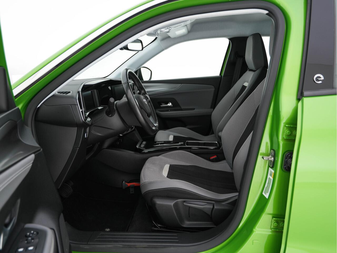 Opel MOKKA Mokka-e Elegance 50-kWh 11kw Blue Ultimate [ 3-Fase ] {SOH-91%} (INCL-BTW) *FULL-LED | MICROFIBRE | HEATED-SEATS | DAB+ | KEYLESS | DIGI-COCKPIT | CARPLAY | AMBIENT-LIGHT | CAMERA | LANE-ASSIST | SPORT-SEATS | 17"ALU*