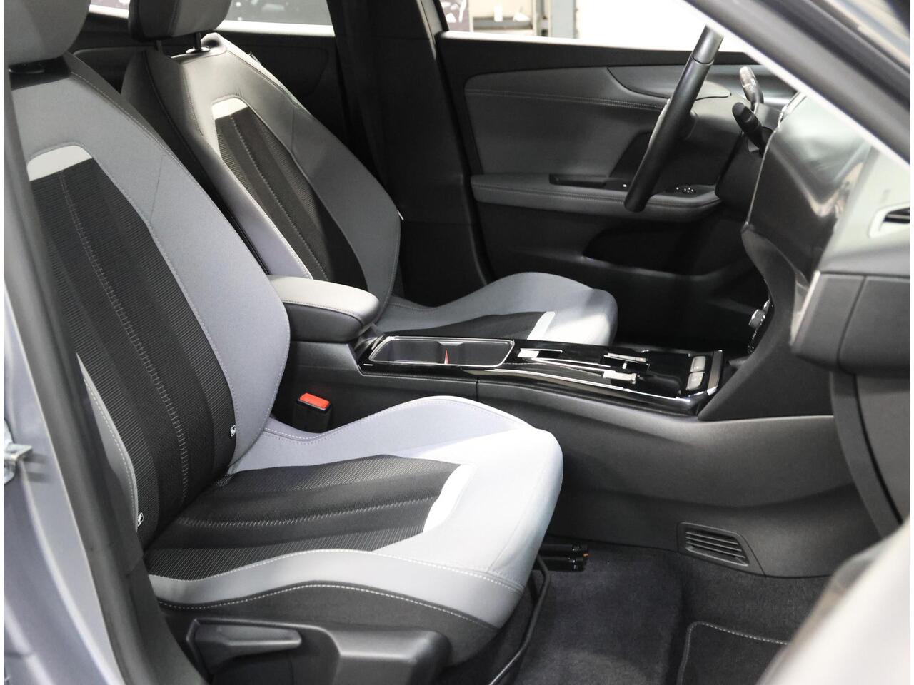 Opel MOKKA Mokka-e Elegance 50-kWh 136PK | AppleCarPlay/AndroidAuto | Cruise Control | Climate Control | Camera | Digitale Cockpit | Navigatie | FULL LED | TwoTone | Isofix | Armsteun |