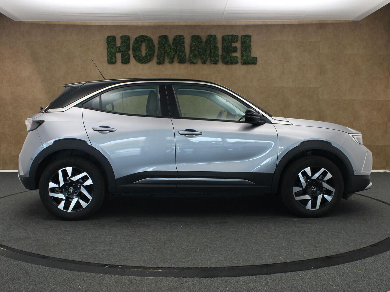 Opel MOKKA Mokka-e Level 3 50 kWh - SOH 99,8 % !!- NAVIGATIE - PARKEERSENSOREN VOOR/ ACHTER - TWO TONE LAK - 17 INCH LICHT METALEN VELGEN - DODEHOEK DETECTIE - KEYLESS ENTRY/ START - LICHT/ REGENSENSOR - CAMERA