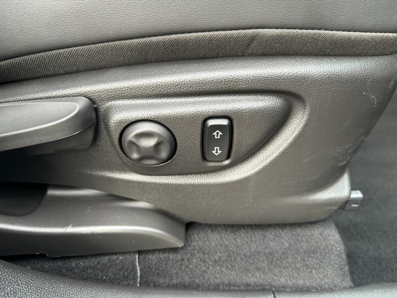 Opel MOKKA 1.4 Turbo Business, navigatie, trekhaak, PDC, cruise control, Apple Carplay