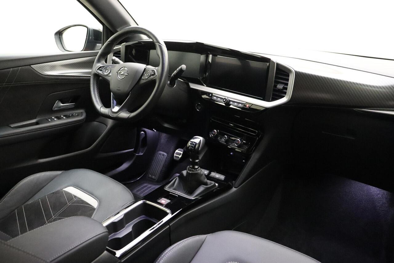 Opel MOKKA 1.2 Turbo Ultimate | Stoel- en stuurverwarming | Navigatie | Camera | Matrix LED | Climate Control | Trekhaak | 18'' LM Velgen