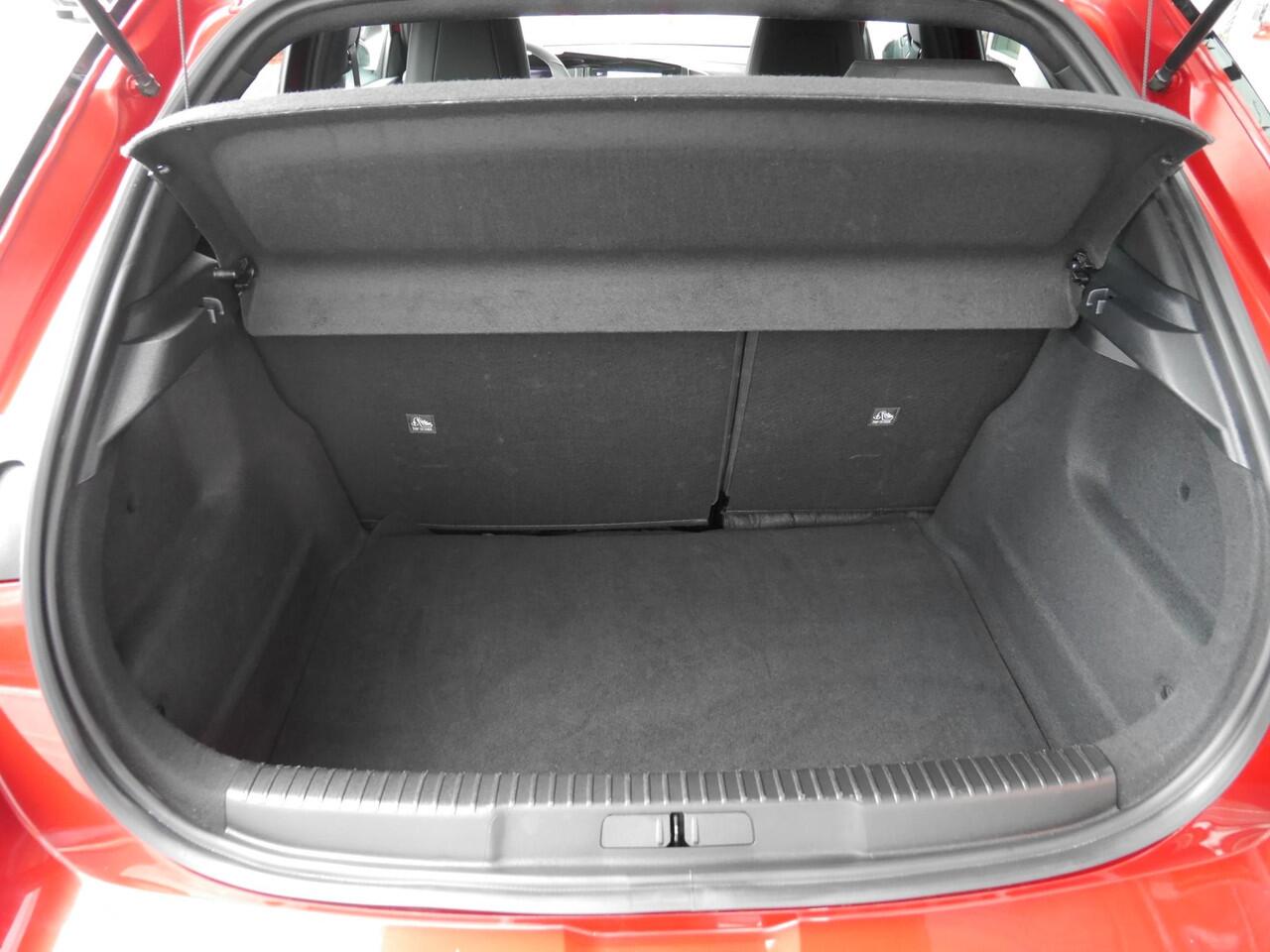 Opel MOKKA 1.2 Turbo Ultimate | Automaat | Navigatie | Climate control | Alcantara bekleding | Massage stoel | 18 inch lichtmetalen velgen | Parkeersensoren voor en achter | Achteruitrijcamera | Keyless entry & start