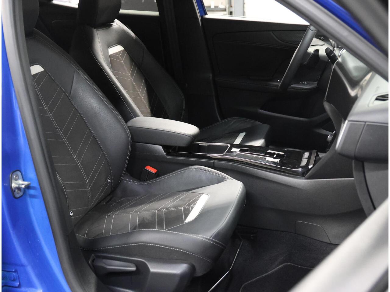 Opel MOKKA 1.2 Turbo Ultimate 130PK Automaat | 1ste eigenaar | Navigatie | Climate Control | Adaptieve Cruise Control | Achteruitrijcamera | Massage stoelen voor | Alcantara Bekleding | Keyless Entry/Start | Dodehoek Detectie | LED koplampen | Lichtmetalen Velgen 18