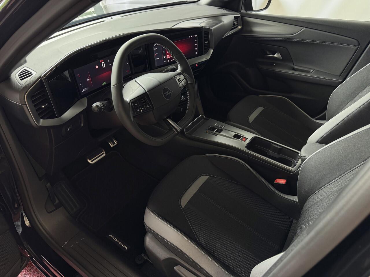 Opel MOKKA 1.2 TURBO 130PK GS LINE / BLACK PACK 360.CAM 06/2025 CAPRLAY STOEL/STUUR VERW CAMERA ?Top Auto's Wijchen , 30 Jaar Specialist in Opel : Alle Type's : Ultimate / GS / Edition / Business , Zowel PHEV / HEV / MHEV / TURBO / HYBRID / Benzine ?