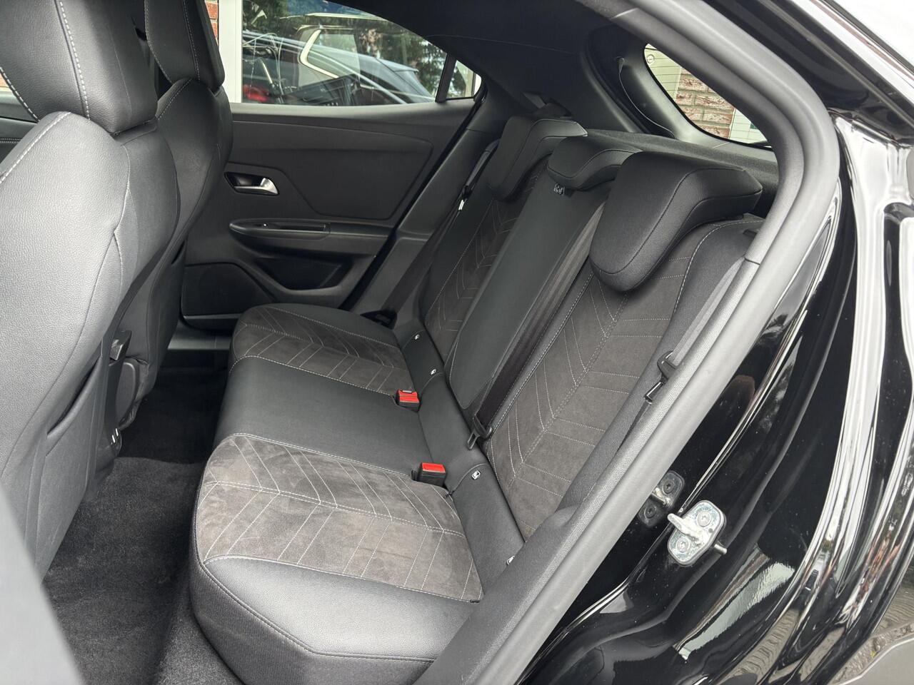 Opel MOKKA Ultimate+ 1.2 Turbo 130pk EAT8 | ALCANTARA/LEDER | LED MATRIX | KEYLESS | NAVI PRO | WINTER PACK | STOELMASSAGE | ISOFIX | DAB+ |