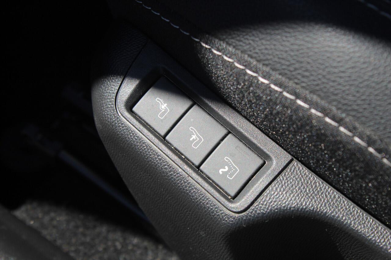 Opel MOKKA 1.2 Turbo Ultimate Automaat Navigatie/Virtual cockpit/Adaptive cruise control/Achteruitrijcamera/Parkeersensoren rondom/Apple carplay/Dodehoek detectie/Stoelverwarming/Stuurverwarming/Climate control/DAB/Lane assist/18'' Lichtmetalen velgen.