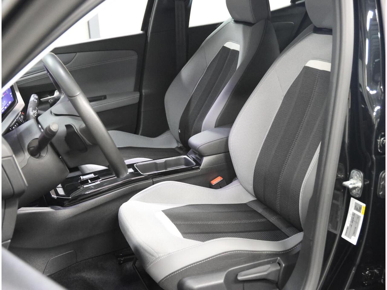 Opel MOKKA 1.2 130PK Turbo Level 3 | AppleCarplay/AndroidAuto | Achteruitrijcamera | Cruise Control | Armsteun | Climate Control | Navigatie | FULL LED | Isofix | Privacy Glass |