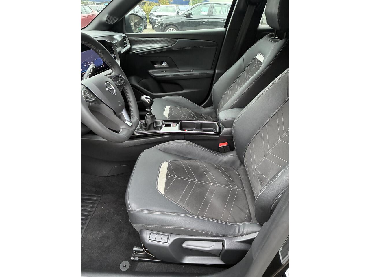 Opel MOKKA 1.2 Turbo Ultimate | Black Pack | Alcantara bekleding | Navigatie | Achteruitrijcamera | LED koplampen | Climate Control