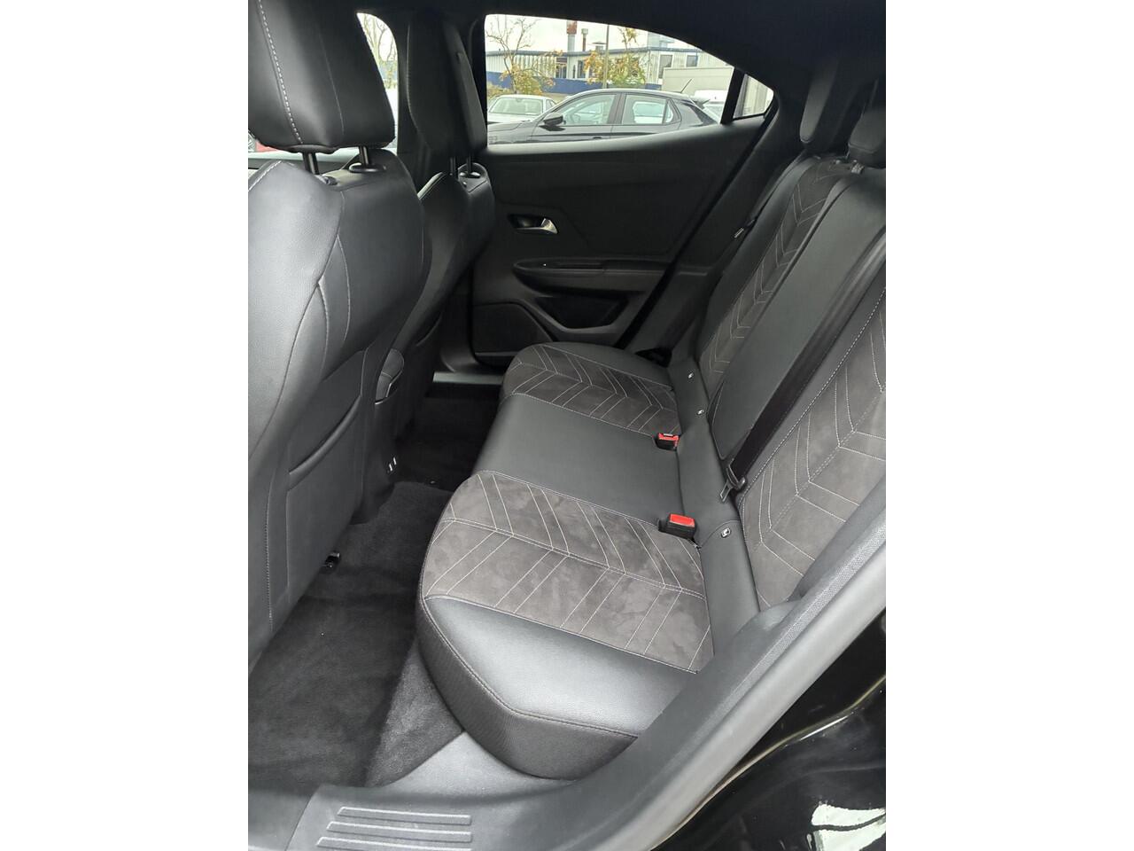 Opel MOKKA 1.2 Turbo Ultimate | Black Pack | Alcantara bekleding | Navigatie | Achteruitrijcamera | LED koplampen | Climate Control