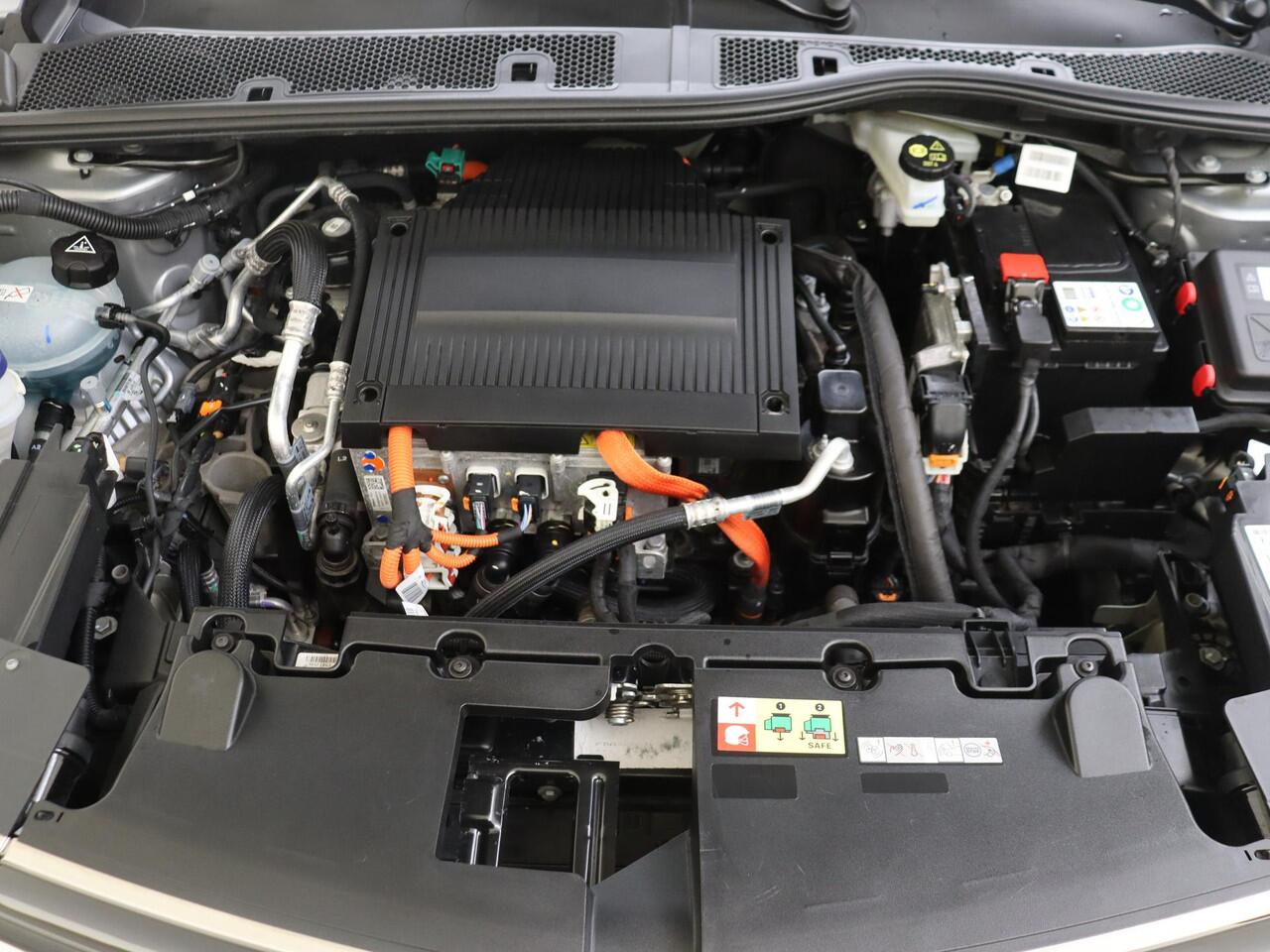 Opel MOKKA Electric Ultimate 50 kWh | Automaat | Rondom camera | Parkeersensoren