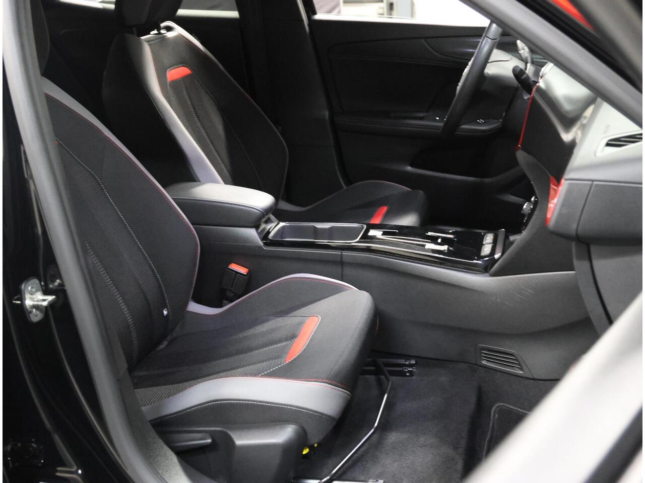 Opel MOKKA Mokka-e GS Line 50kWh 136PK | 1ste eigenaar | 3 FASE | ACCU 92,2% | Adaptive Cruise Control | Matrix LED | Camera | 18"LMV | Navigatie | Digitale Cockpit | Navigatie | FULL LED | Isofix | Privacy Glass |