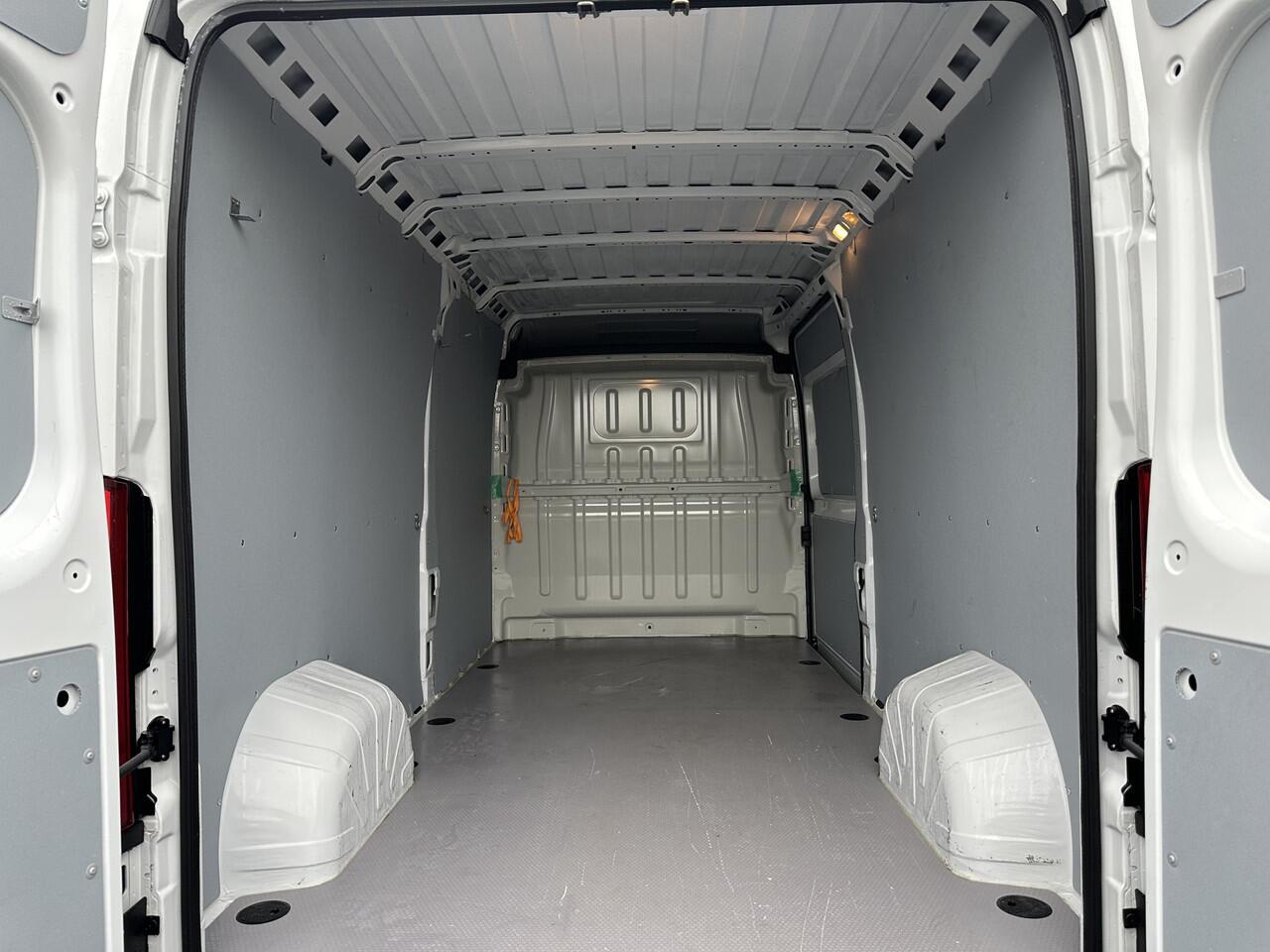 Opel MOVANO 2.2D 120 PK 3.5T E6 / L3H2 / !! 11.543 KM !! / IMPERIAAL / TREKHAAK / CAMERA / ECC / CRUISE / NAVI