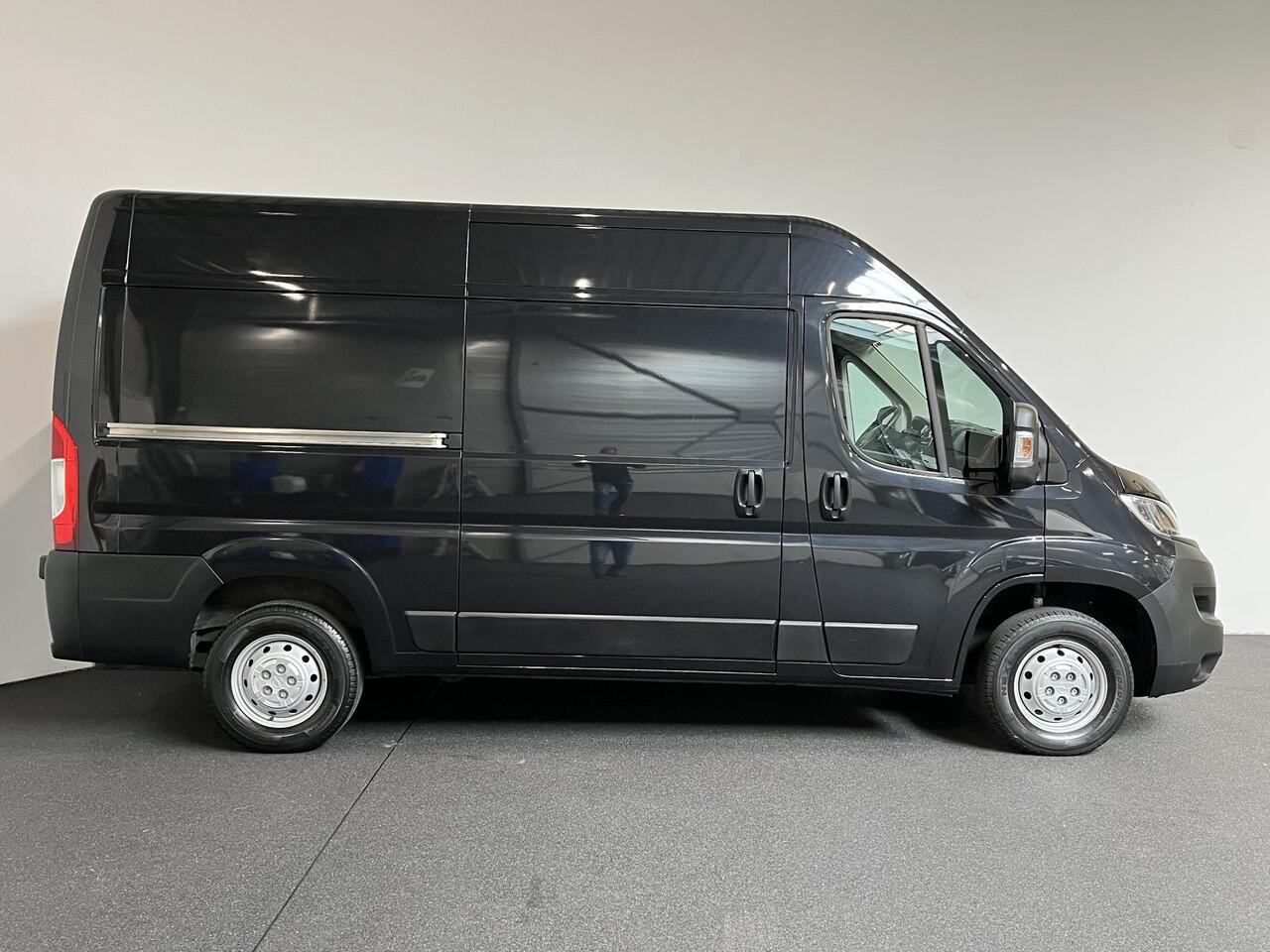 Opel MOVANO 140 PK L2H2 Edition Airco Navigatie Trekhaak Cruise control Nieuw Model Parkeersensoren