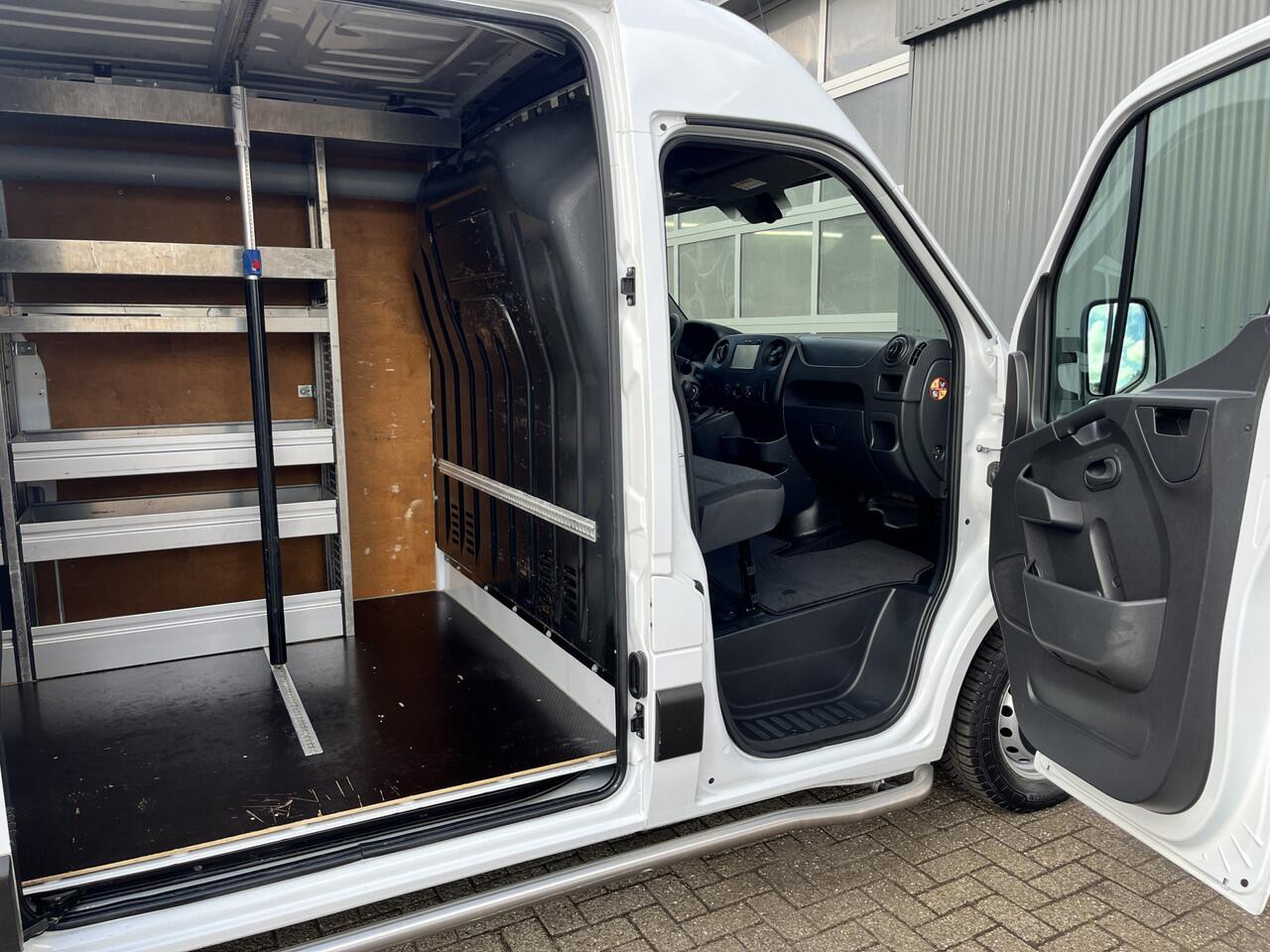 Opel MOVANO 2.3 CDTI BiTurbo L2H2 Kastinrichting Airco Cruise controle Trekhaak 2500kg trekgewicht Imperiaal Euro 6 3-Persoons Bpm vrij voor particulier gebruik!!