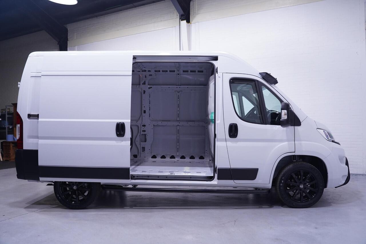 Opel MOVANO 2.2D 140 pk L2H2 White&Black Edition Navi 18" LMV, Bullbar + Sidebars Zwart, Camera, Apple Carplay, 3-Zits, Nieuw