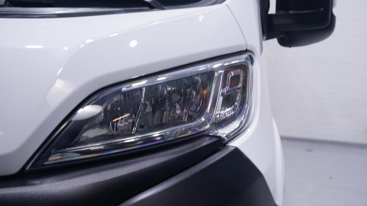 Opel MOVANO 2.2D 140 pk L2H2 Edition Airco, NAP, Imperiaal met Trap, Trekhaak 2.500 kg met Opstap, Navi, 1e Eigenaar, 3-Zits