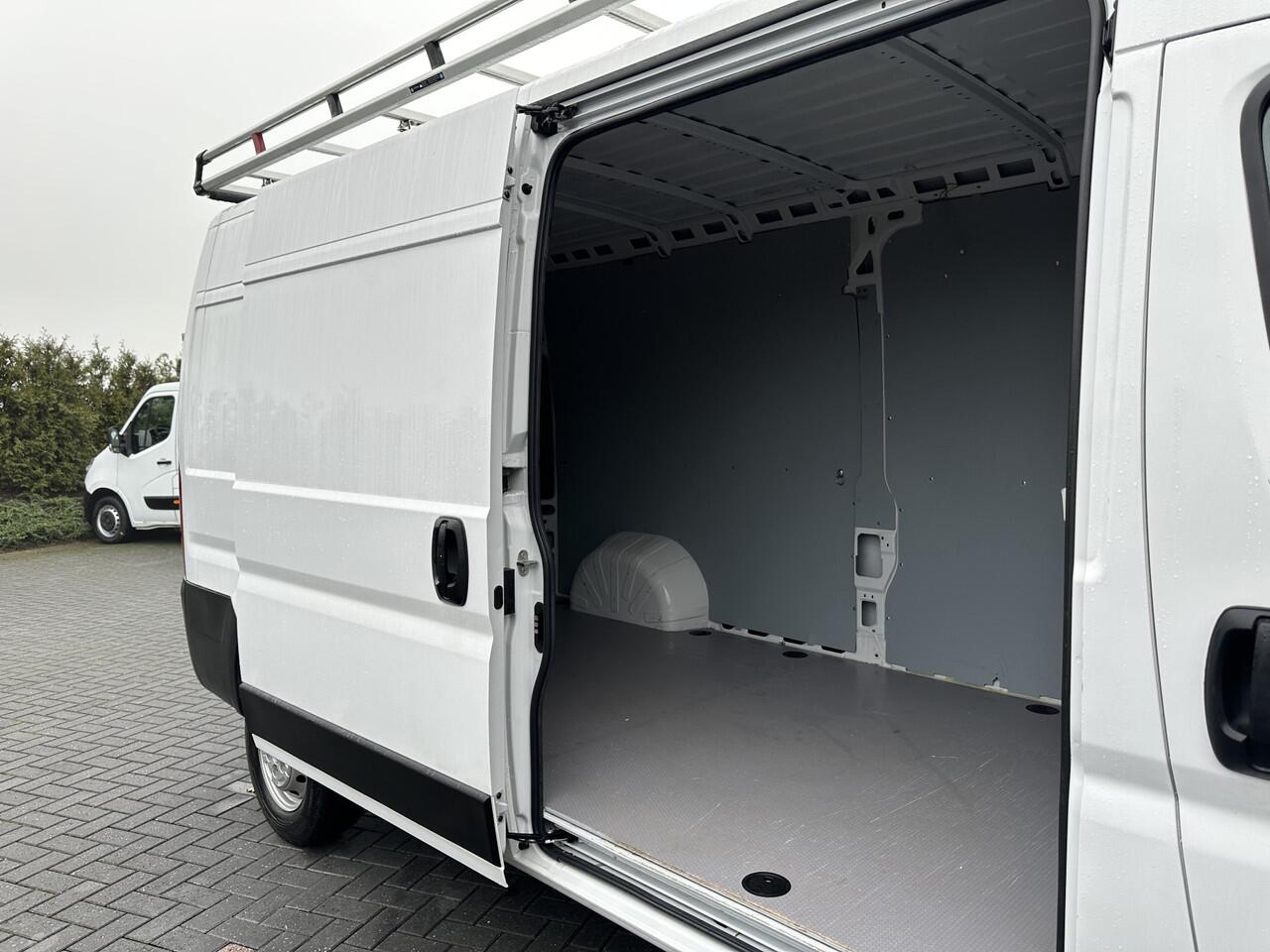 Opel MOVANO 2.2D 120 PK 3.5T E6 / L3H2 / !! 11.543 KM !! / IMPERIAAL / TREKHAAK / CAMERA / ECC / CRUISE / NAVI