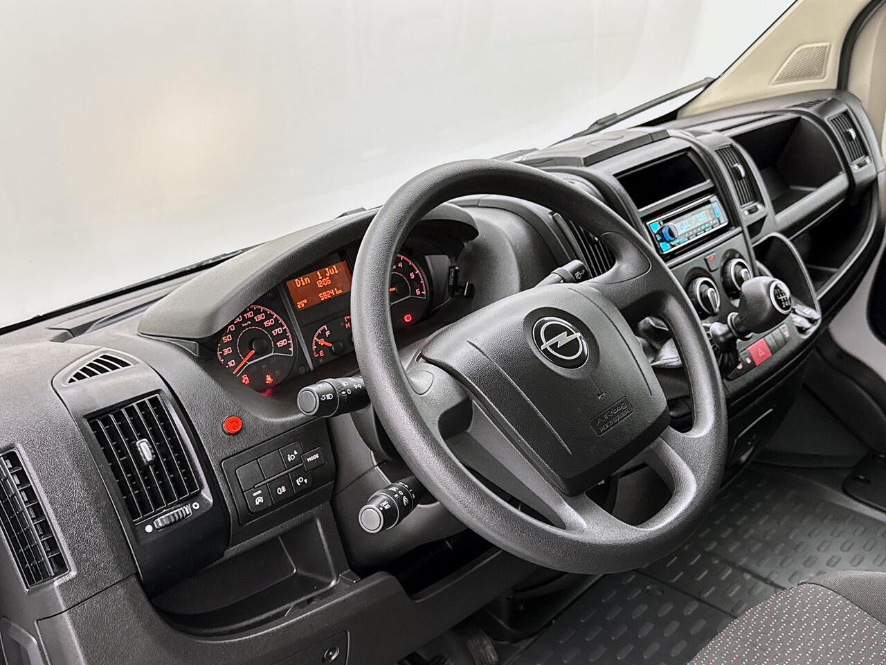 Opel MOVANO 2.2D 140pk Bakwagen met Laadklep Cruise Control Meubelbak Airco