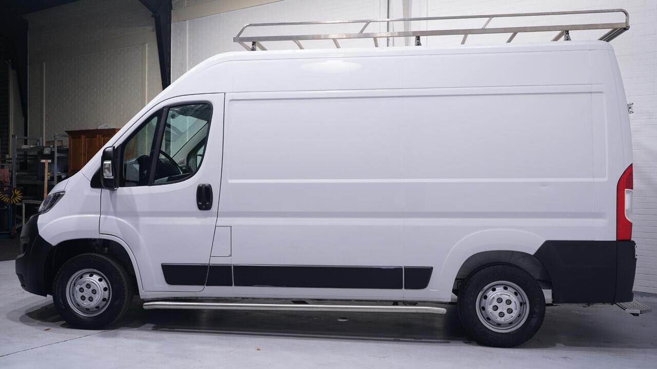 Opel MOVANO 2.2D 140 pk L2H2 Edition Airco, NAP, Imperiaal met Trap, Trekhaak 2.500 kg met Opstap, Navi, 1e Eigenaar, 3-Zits