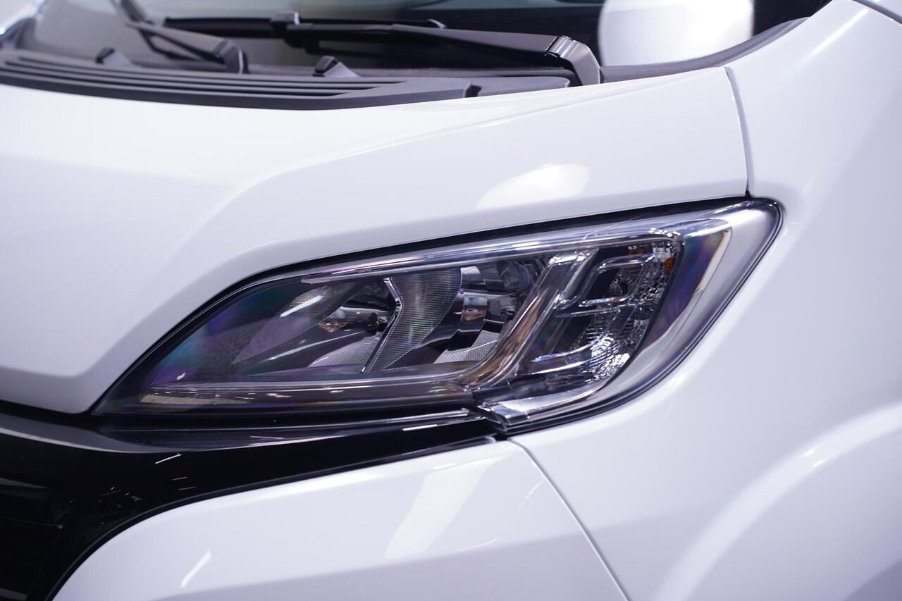 Opel MOVANO 2.2D 140 pk L2H2 White&Black Edition Navi 18" LMV, Bullbar + Sidebars Zwart, Camera, Apple Carplay, 3-Zits, Nieuw