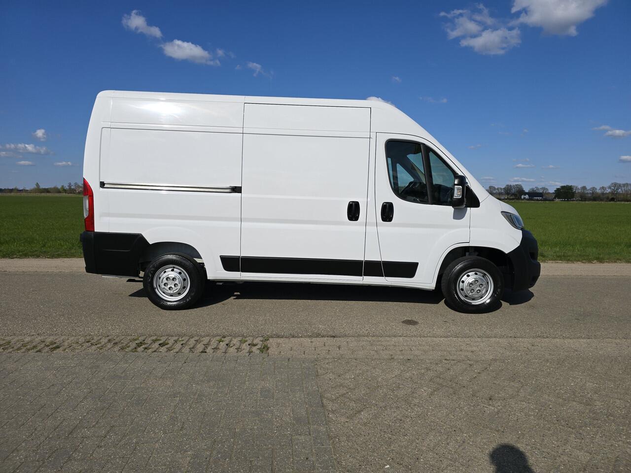 Opel MOVANO 2.2D 140 L2H2 3.5T - 140 Pk - Euro 6 - ParkeerCamera - Airco - Cruise Control