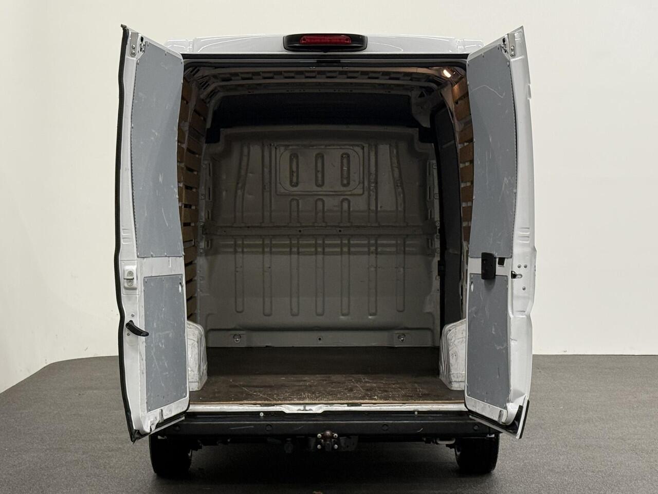 Opel MOVANO 2.2D 140 L2H2 Edition Opel Movano 2.2D 140 L2H2 Edition Airco Navi PDC Trekhaak Cruise control Nieuw Model