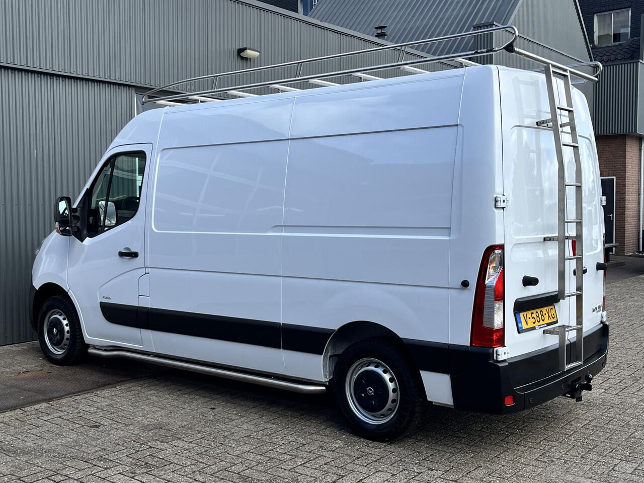 Opel MOVANO 2.3 CDTI BiTurbo L2H2 Kastinrichting Airco Cruise controle Trekhaak 2500kg trekgewicht Imperiaal Euro 6 3-Persoons Bpm vrij voor particulier gebruik!!