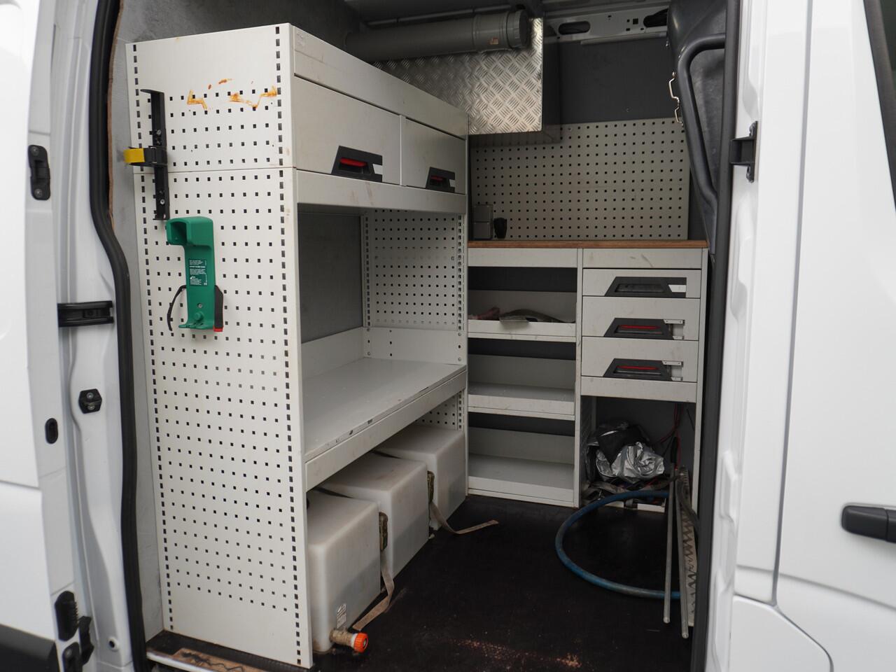 Opel MOVANO 2.3CDTI L2H2Navi Trekhaak 3-Pers. Airco Pdc Cruise-C. Bluetooth Kasten-inrichting Regen-Lichtsensor Schuifdeur Betonplex Vloer Wandbetimmering Euro 6 1e Eigenaar 2.500kg Trekgewicht