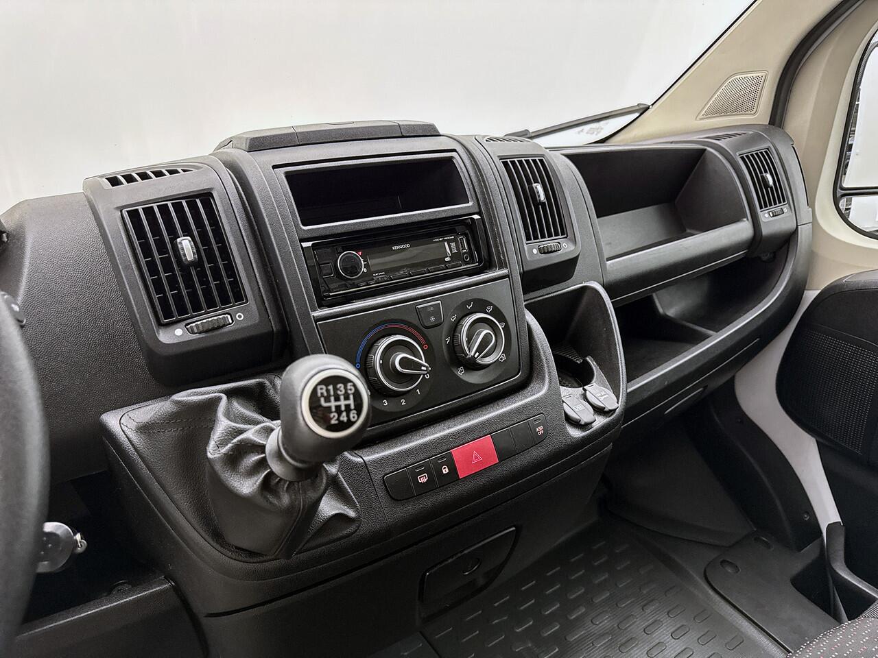 Opel MOVANO 2.2D 140pk Bakwagen met Laadklep Achteruitrijcamera Cruise Control Meubelbak