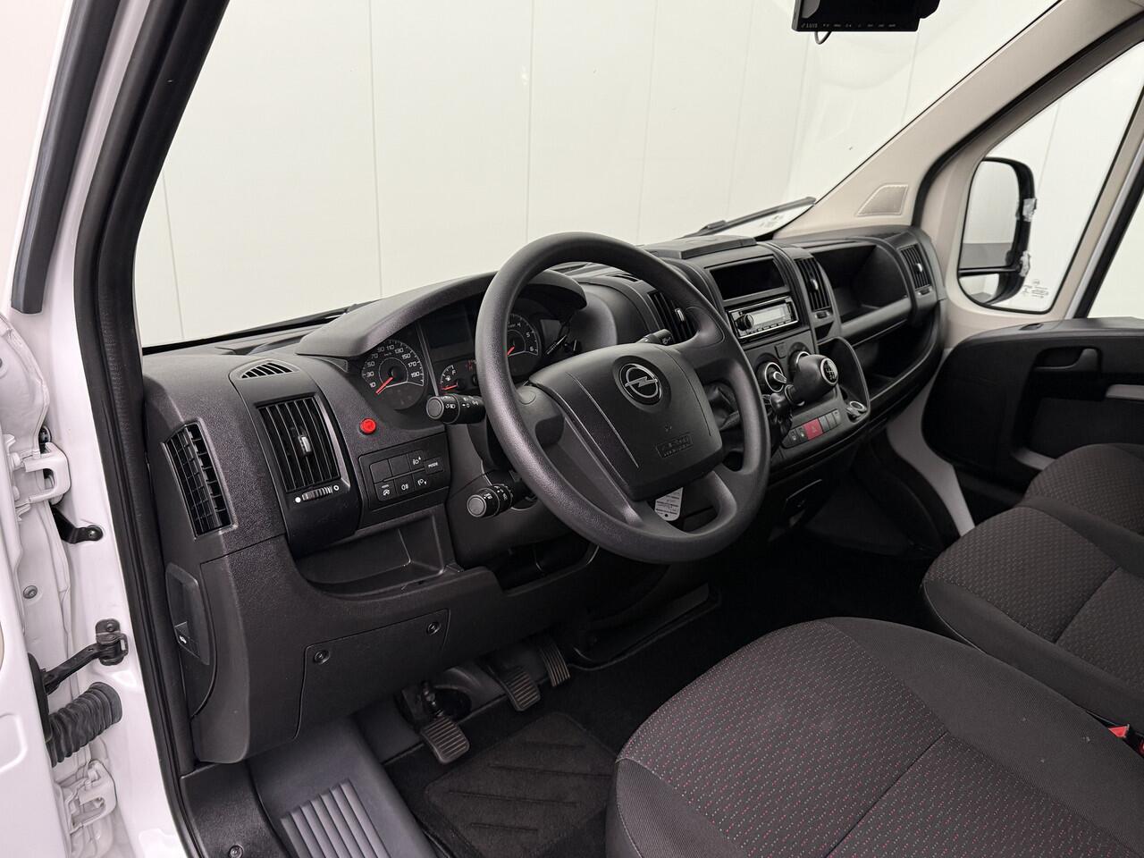 Opel MOVANO 2.3CDTi 140PK Bakwagen+Laadlift | Airco | Camera | 3-Persoons | Dakspoiler