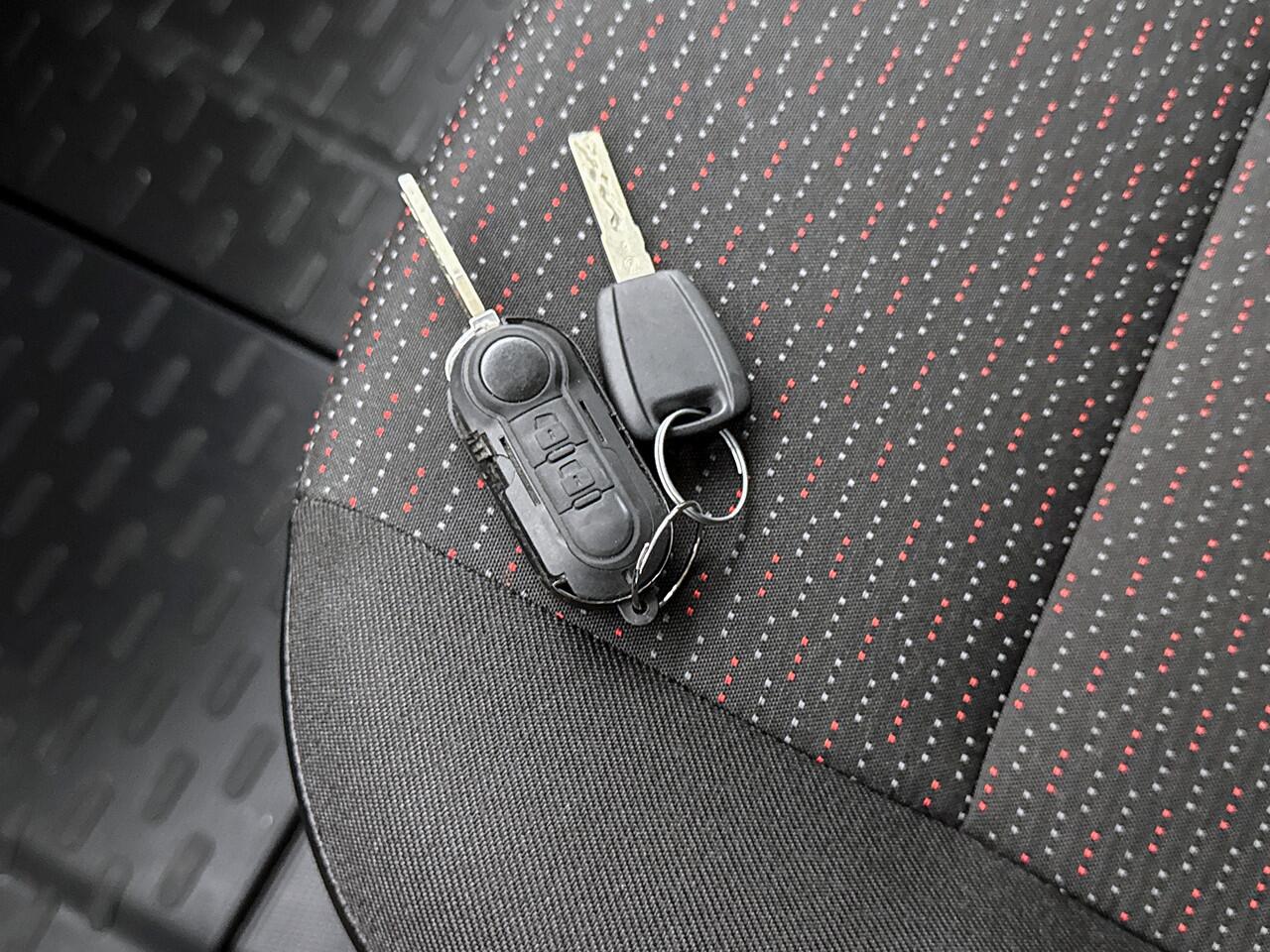 Opel MOVANO 2.2D 140pk Bakwagen met Laadklep Cruise Control Meubelbak Airco