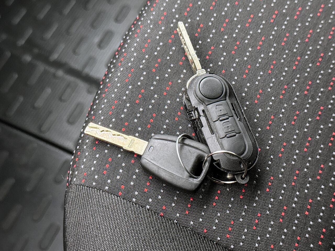 Opel MOVANO 2.2D 140pk Bakwagen met Laadklep Cruise Control Meubelbak Airco