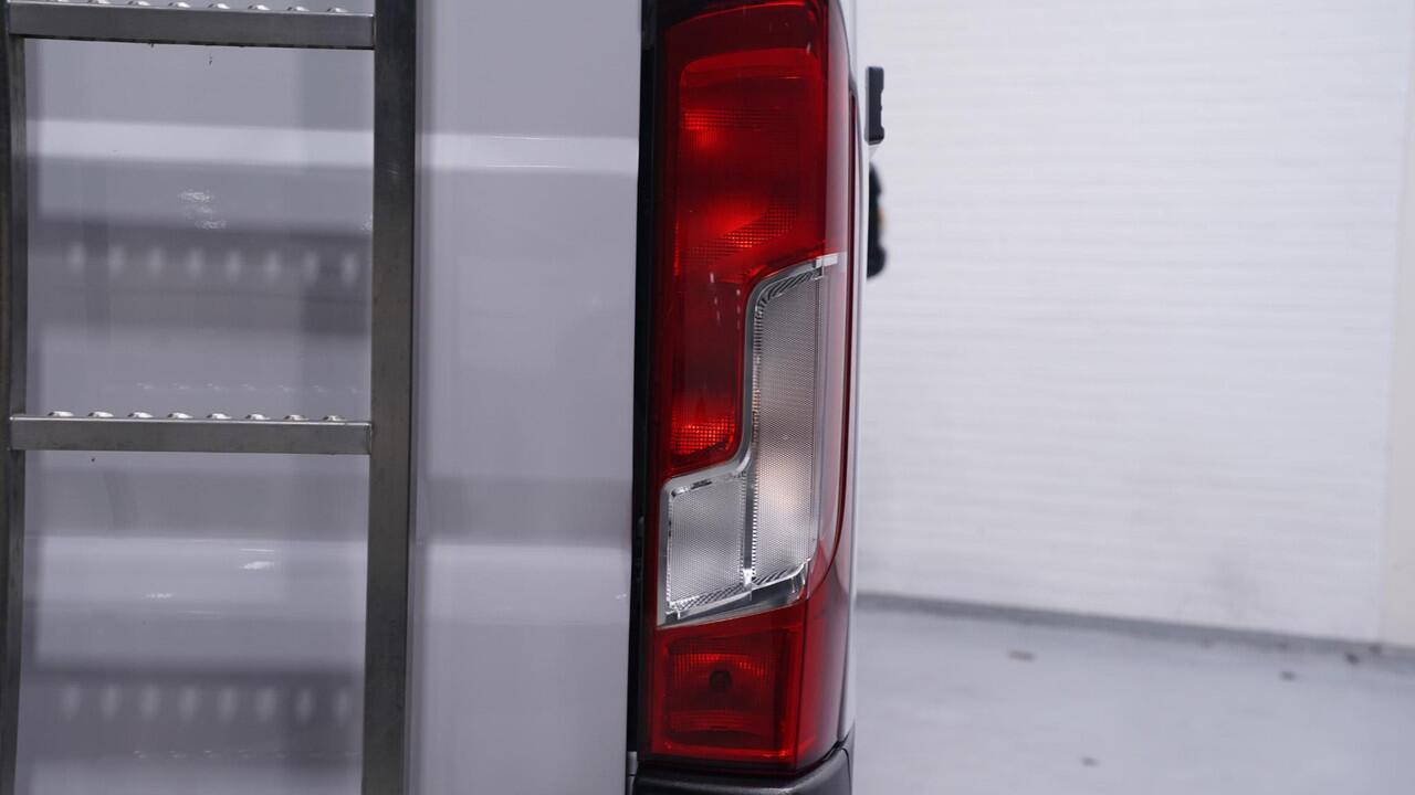 Opel MOVANO 2.2D 140 pk L2H2 Edition Airco, NAP, Imperiaal met Trap, Trekhaak 2.500 kg met Opstap, Navi, 1e Eigenaar, 3-Zits