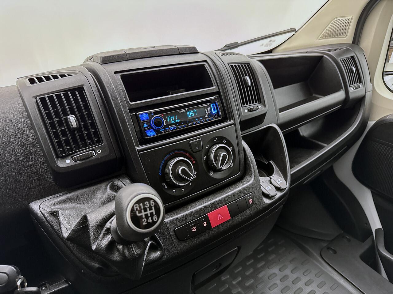 Opel MOVANO 2.2D 140pk Bakwagen Dhollandia laadklep Cruise control Airco Achteruitrijcamera