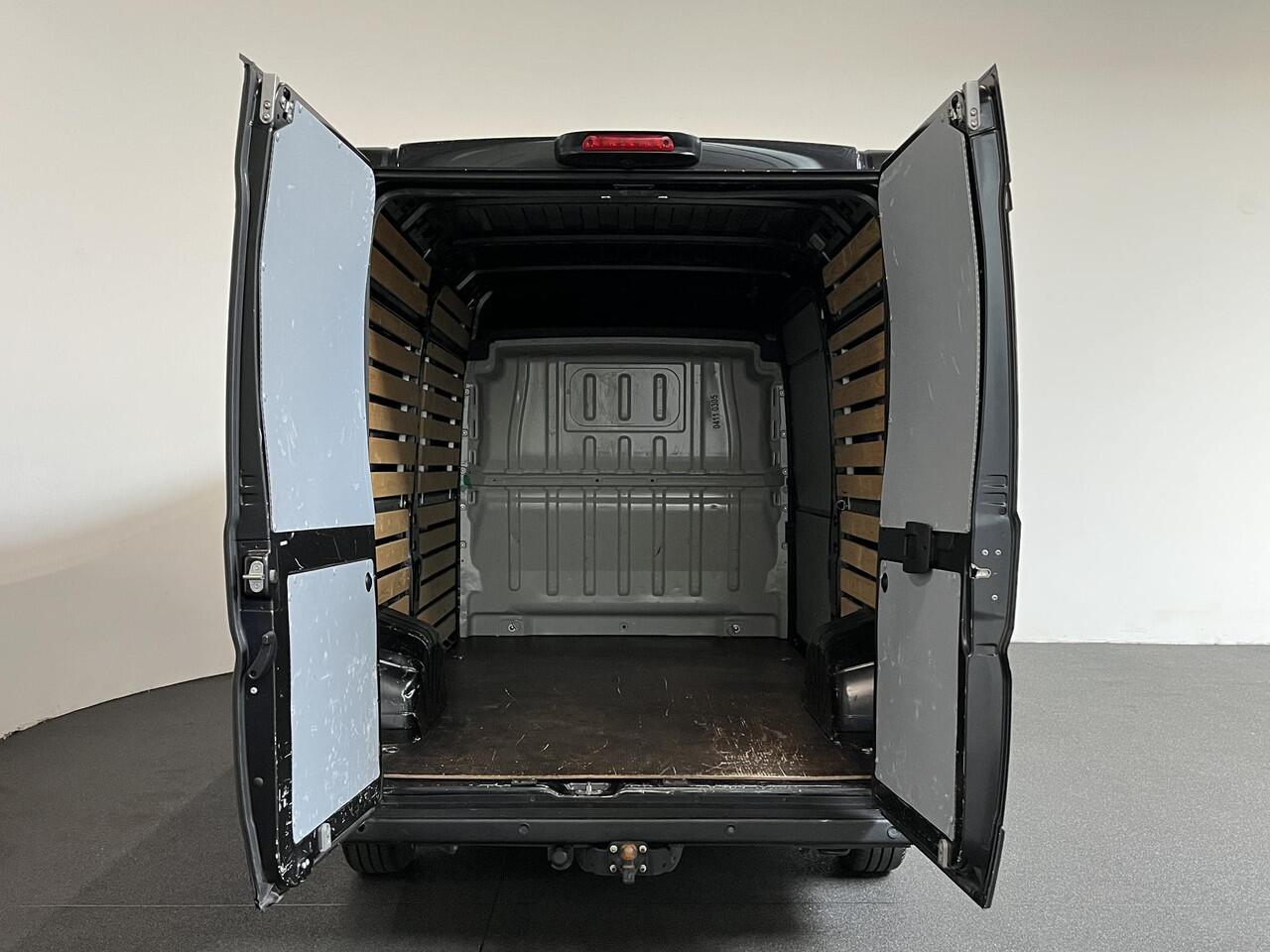 Opel MOVANO 140 PK L2H2 Edition Airco Navigatie Trekhaak Cruise control Nieuw Model Parkeersensoren