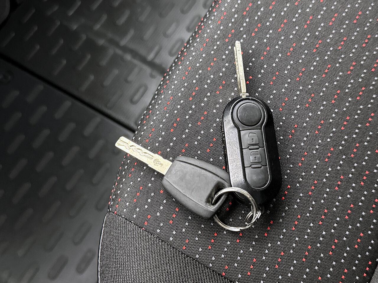 Opel MOVANO 2.2D 140pk Bakwagen met Laadklep Achteruitrijcamera Cruise Control Meubelbak D'Hollandia klep