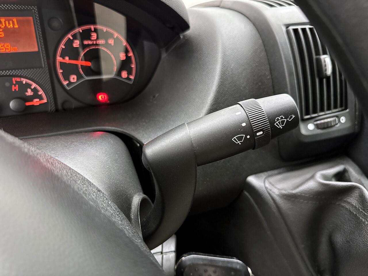 Opel MOVANO 2.2D 140pk Bakwagen met Laadklep Achteruitrijcamera Cruise Control Meubelbak