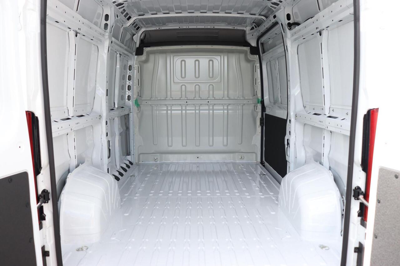 Opel MOVANO 2.2D 140 L2H2 3.3t Navigatie | Trekhaak | Verzwaarde vering | Climate Control | Cruise Control | Financial Lease mogelijk