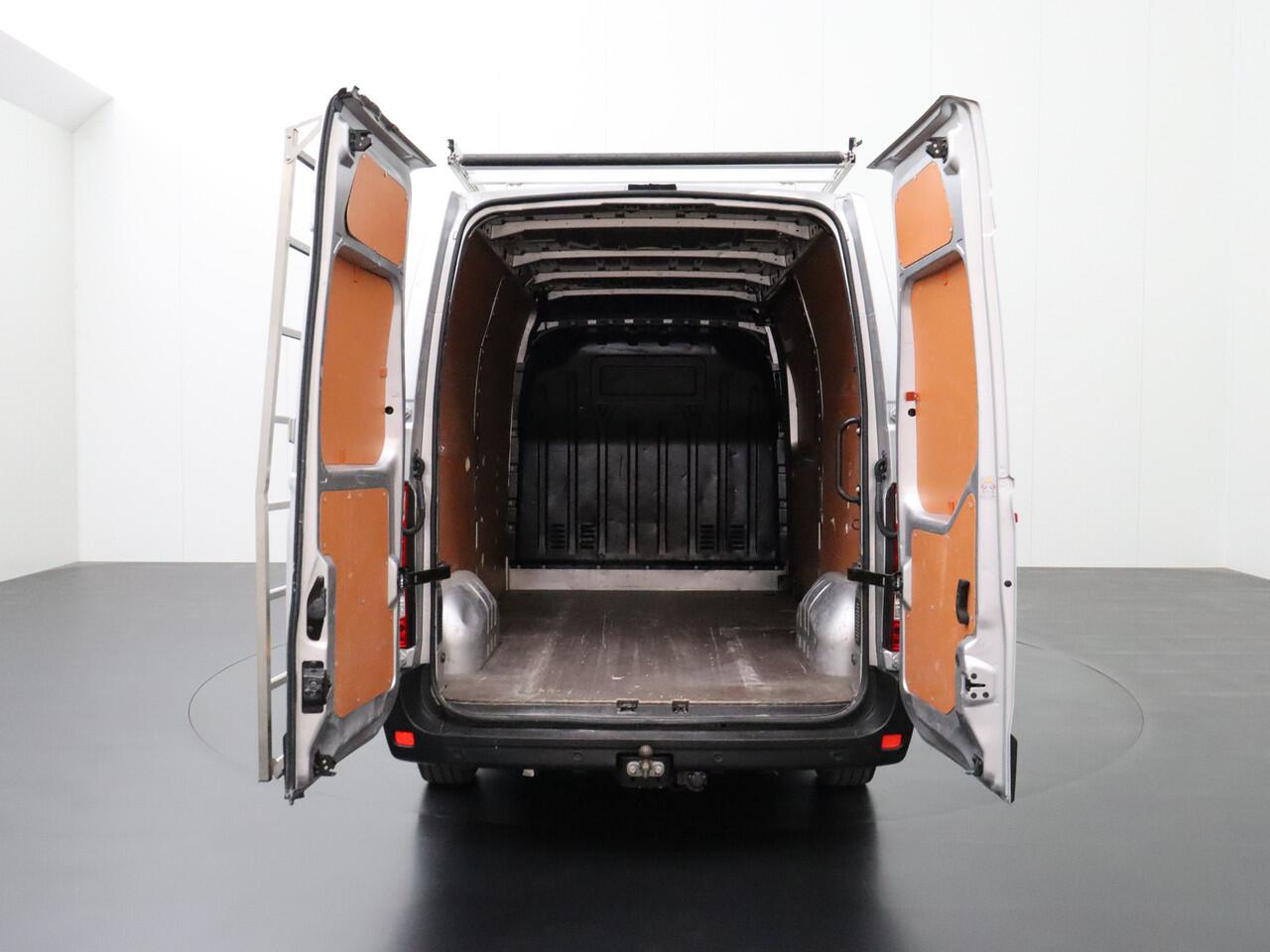 Opel MOVANO 2.3Turbo 135PK L2H2 | Imperiaal | Trekhaak | Gate Locks | Navigatie | Camera | Airco | Cruise