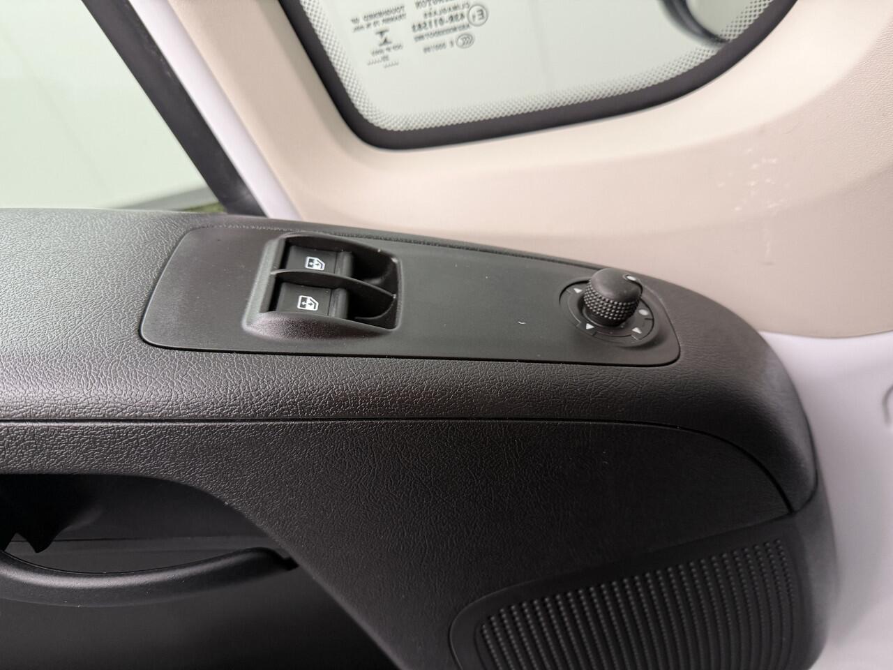 Opel MOVANO 2.2HDI 140PK Bakwagen | Laadklep | Apple | Multimedia | Airco | Camera | 3-Persoons | Dakspoiler