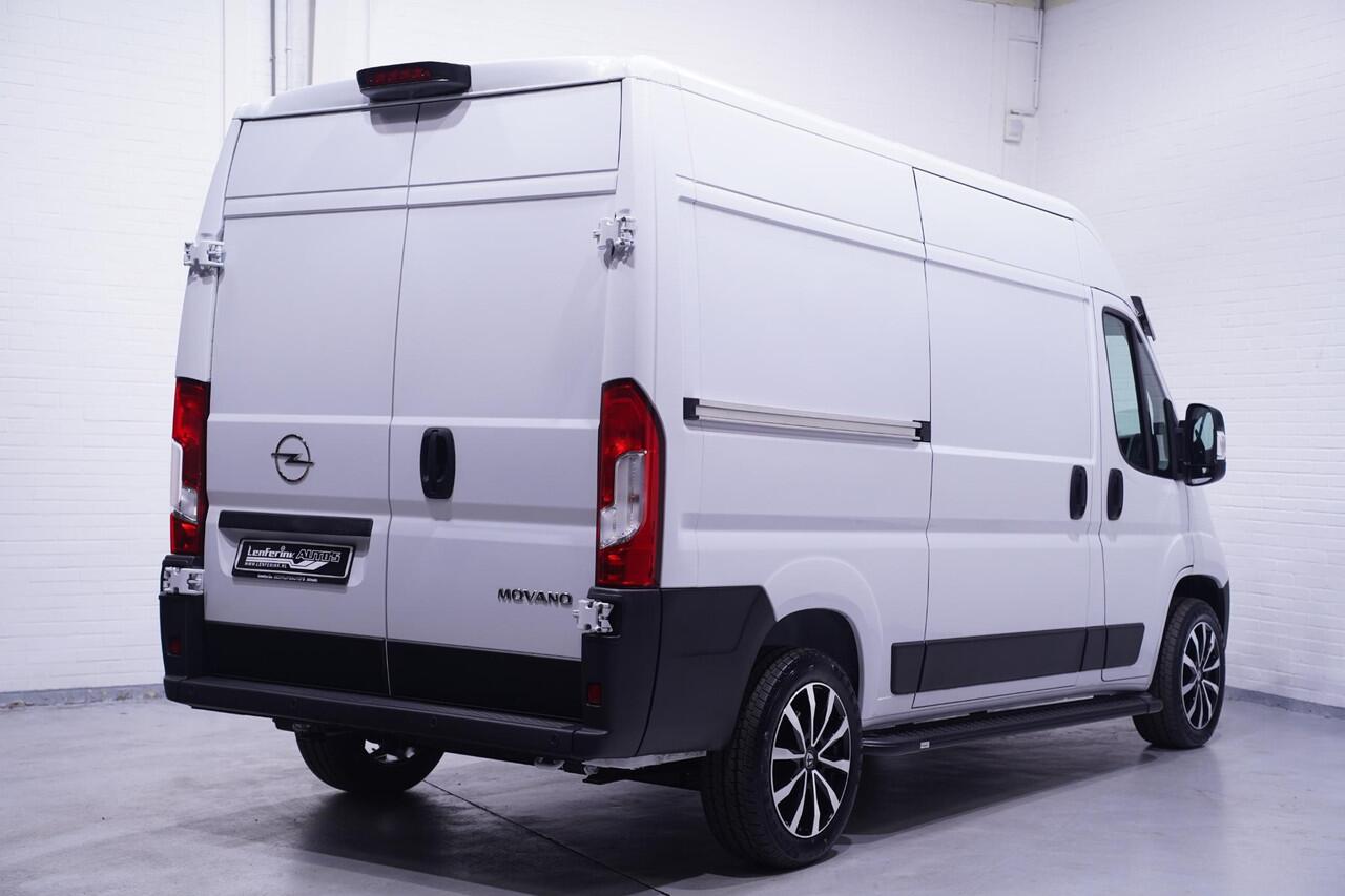 Opel MOVANO 2.2D 140 pk L2H2 Black&White Edition Navi Camera, 18" LMV, Treeplanken, Airco ECC, Nieuw, 3-Zits