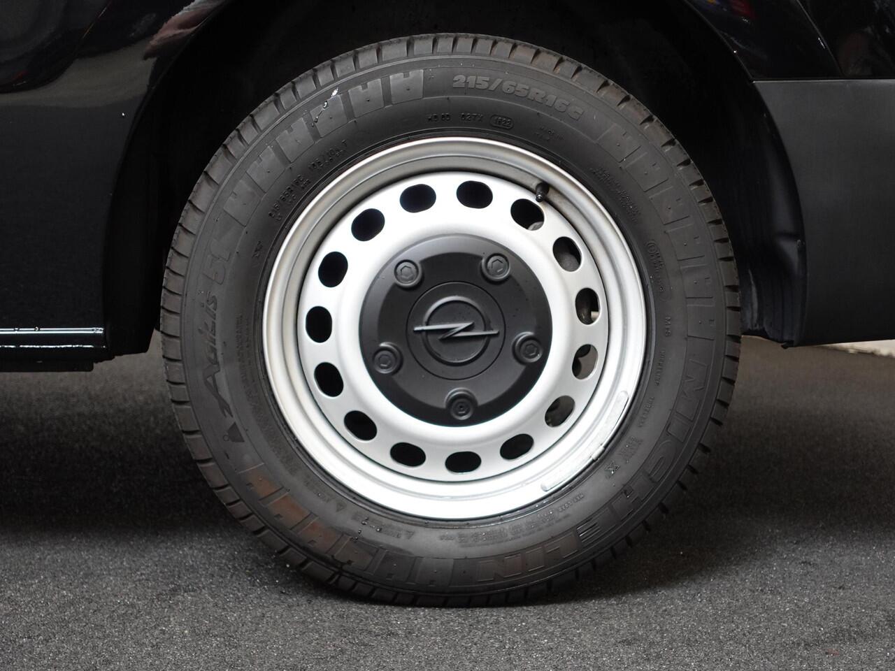 Opel VIVARO 102pk L3H1 Edition Dubbele Cabine 6persoons Navigatie Trekhaak Airco Cruise control