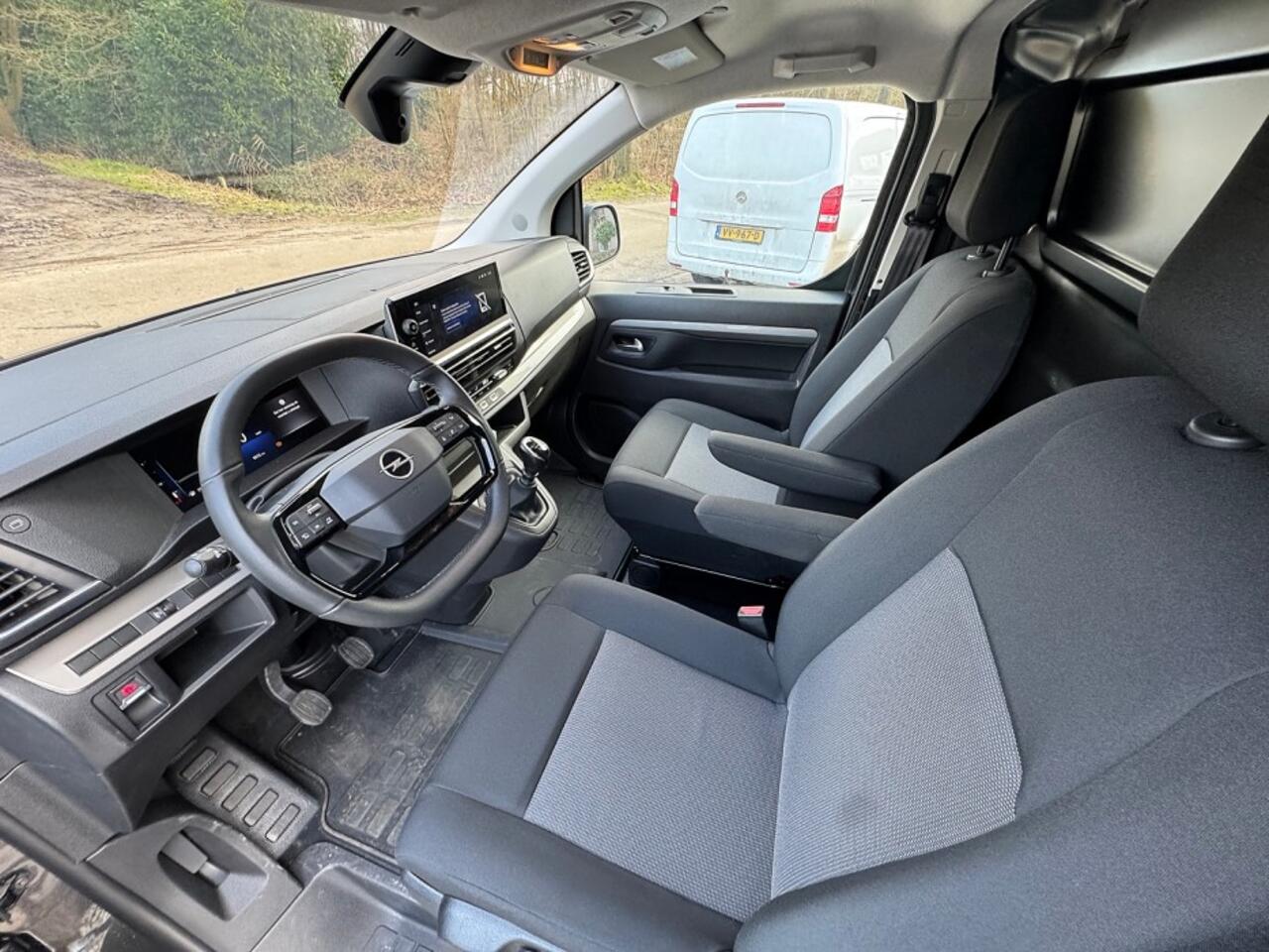 Opel VIVARO 2.0 D 145pk BPM VRIJ ecc,navigatie,camera,cruise,trekhaak,pdc