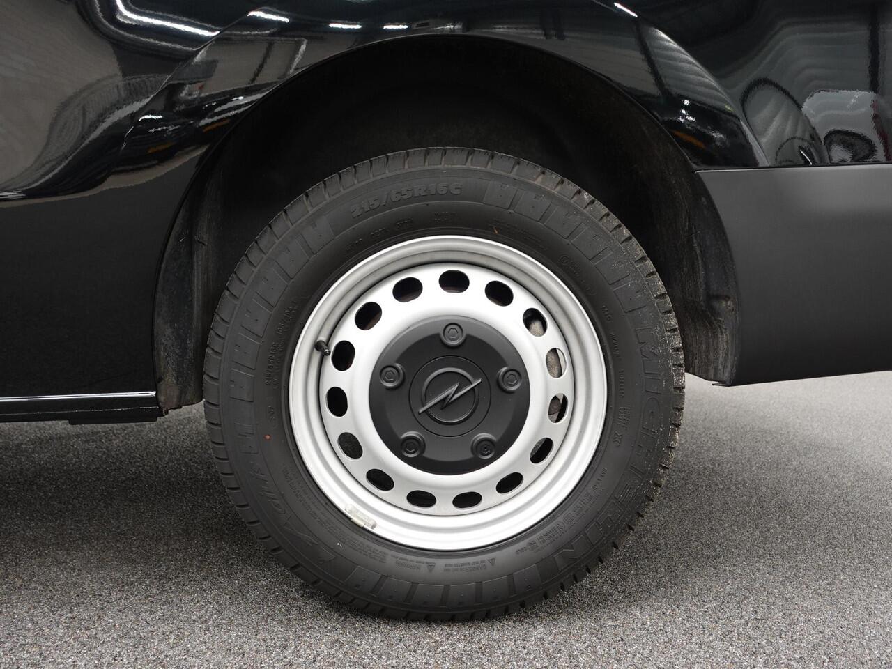 Opel VIVARO 145pk L3H1 Automaat Navigate Trekhaak Cruise control Apple Carplay Camera