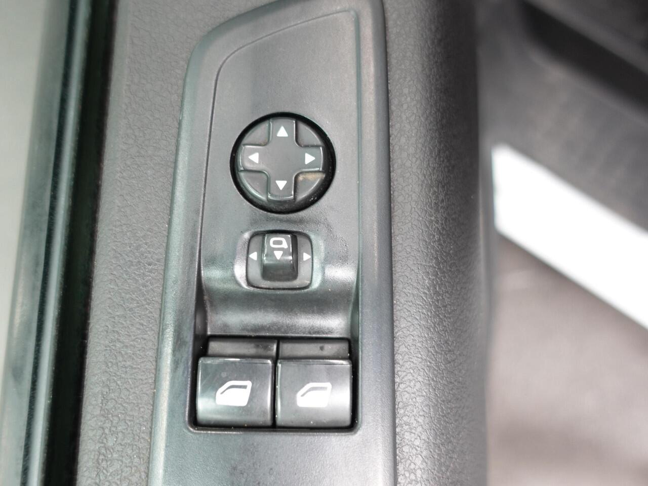 Opel VIVARO 2.0 CDTI Aut. 145 pk L3H1 Edition 3-zits Airco Navi Bluetooth Trekhaak