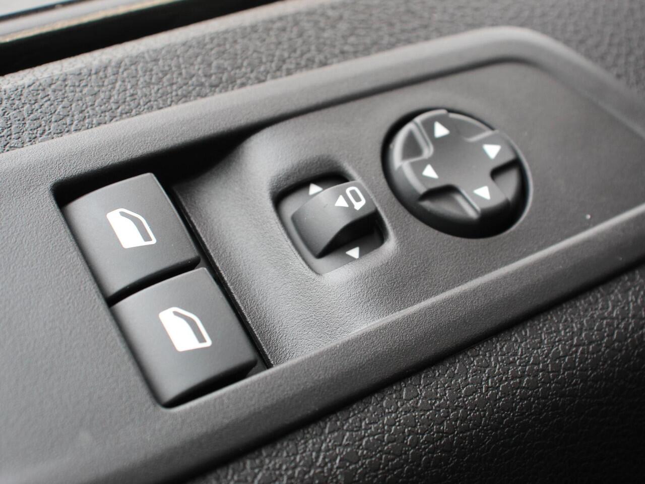 Opel VIVARO 2.0 BlueHDi 180 S&S L3 Automaat Apple Carplay / Android Auto Parkeersensoren V+A Trekhaak Camera Navigatie Cruise Control LED koplampen houten afwerking laadruimte