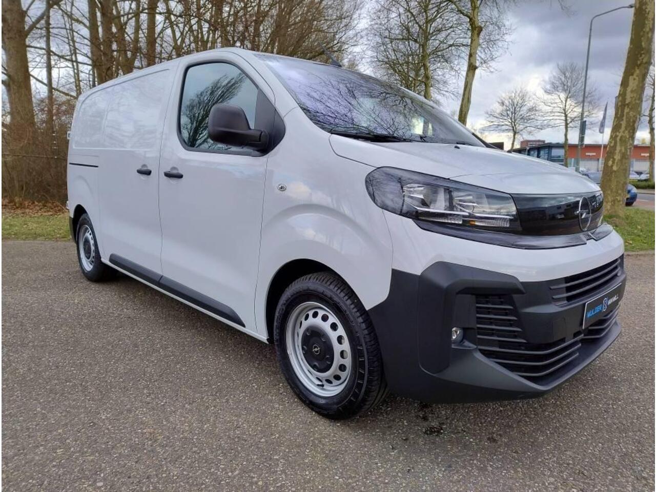 Opel VIVARO Electric L2 75 kWh 136pk | NAVI | Multimedia | Apple Carplay | Android Auto | Achteruitrijcamera | Parkeersensoren achter | Digitale cockpit | Stuurwielbediening | Tussenwand comfort met raam | Bestuurdersstoel comfort | Armsteun | Bank voorpassagiers | e